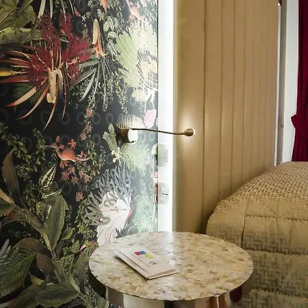 ゲストハウス Rosetta Burger Queen カリアリ